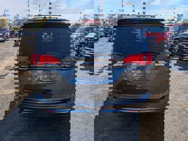 Used 2020 Chrysler Pacifica Touring-L w/ Tire & Wheel Group image 5