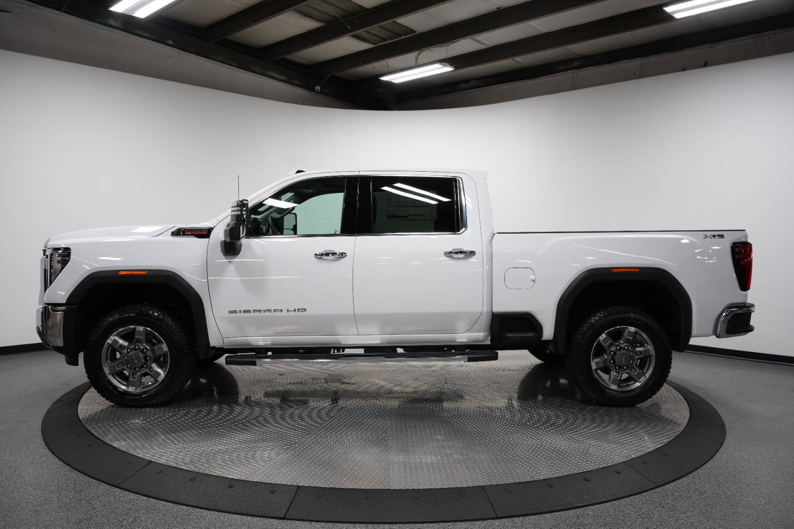 New 2025 GMC Sierra 2500 SLT w/ SLT Premium Package image 6