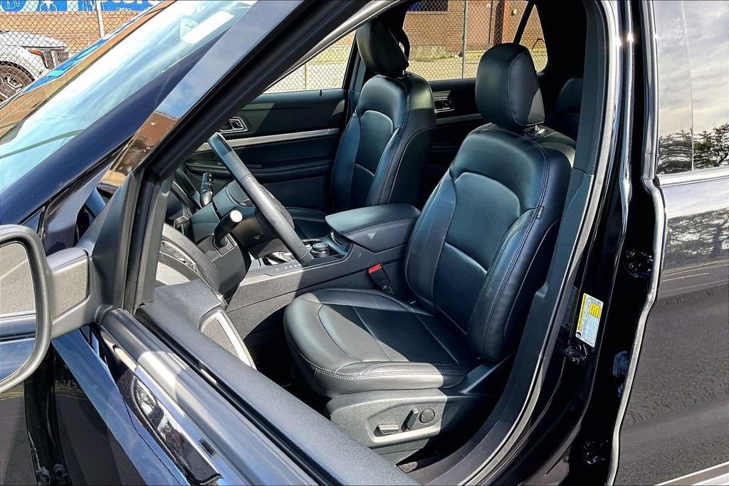 Used 2019 Ford Explorer XLT w/ Equipment Group 202A AWD/4WD image 24