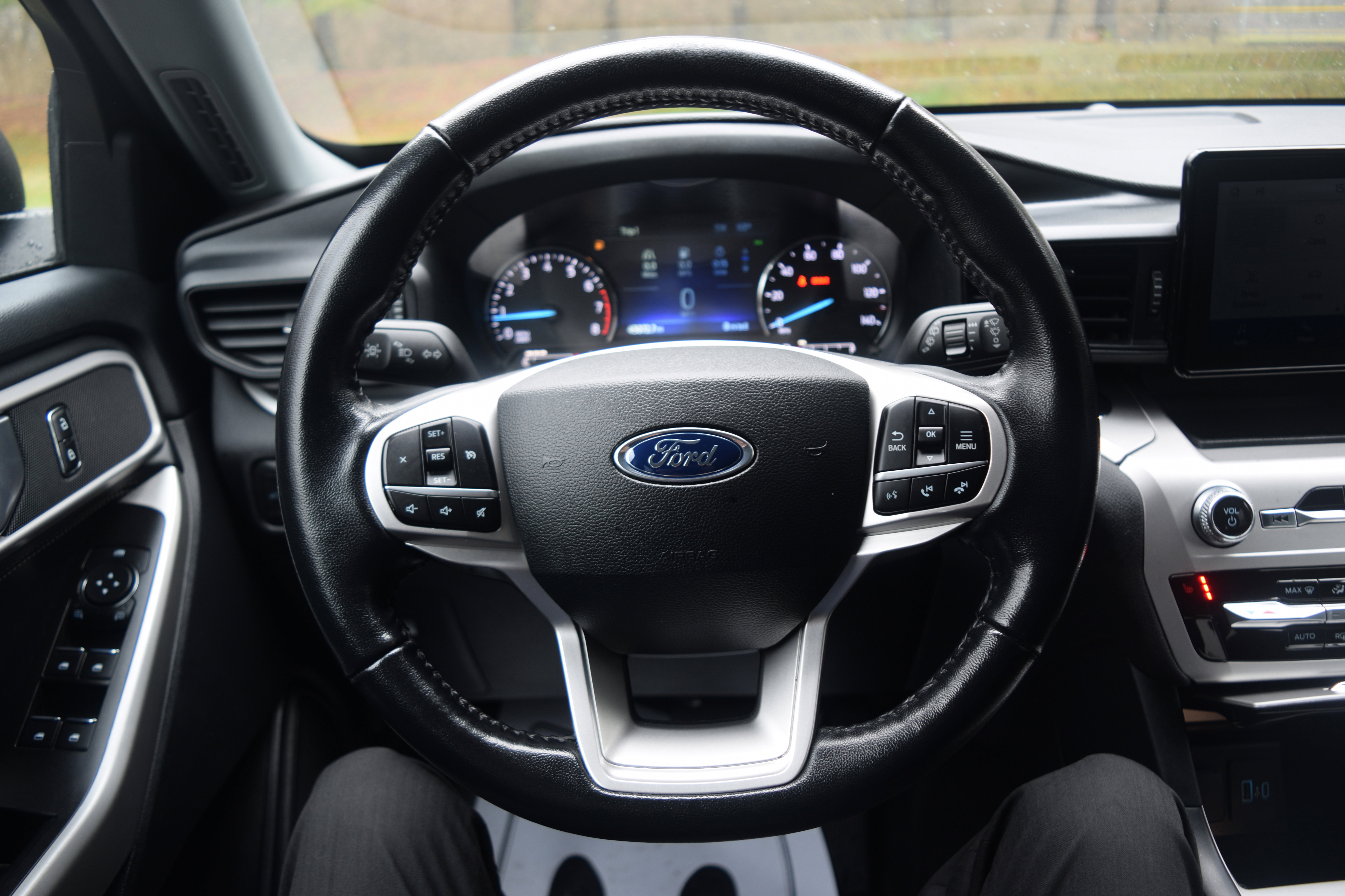 Used 2022 Ford Explorer XLT image 4