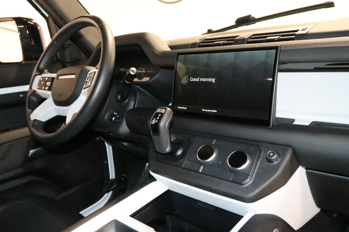 Used 2025 Land Rover Defender 110 S image 64