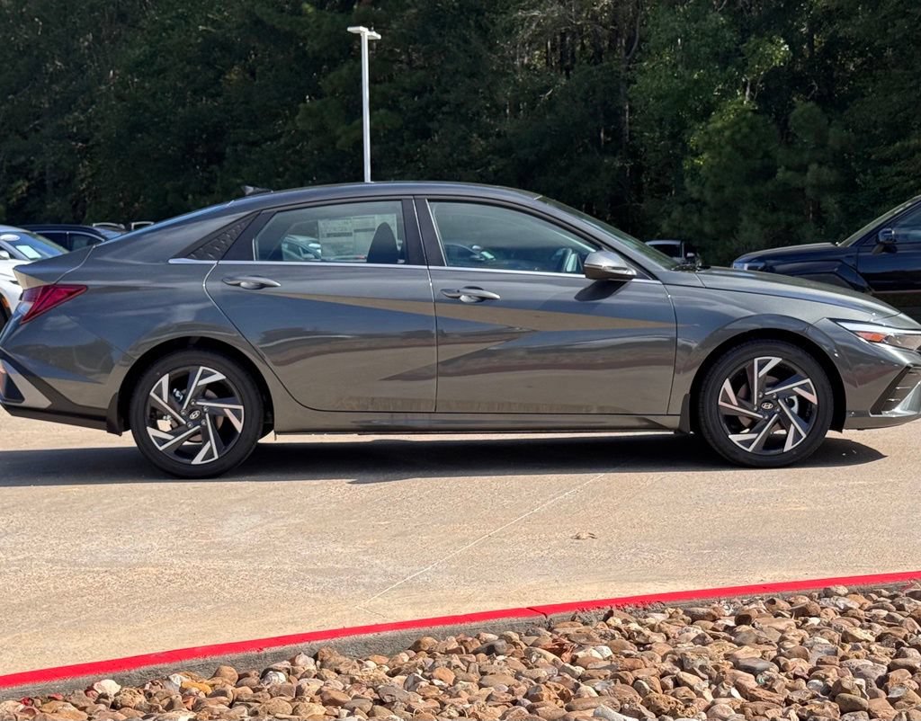 New 2026 Hyundai Elantra Limited FWD image 11