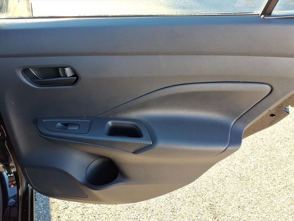 Used 2020 Nissan Versa S image 19