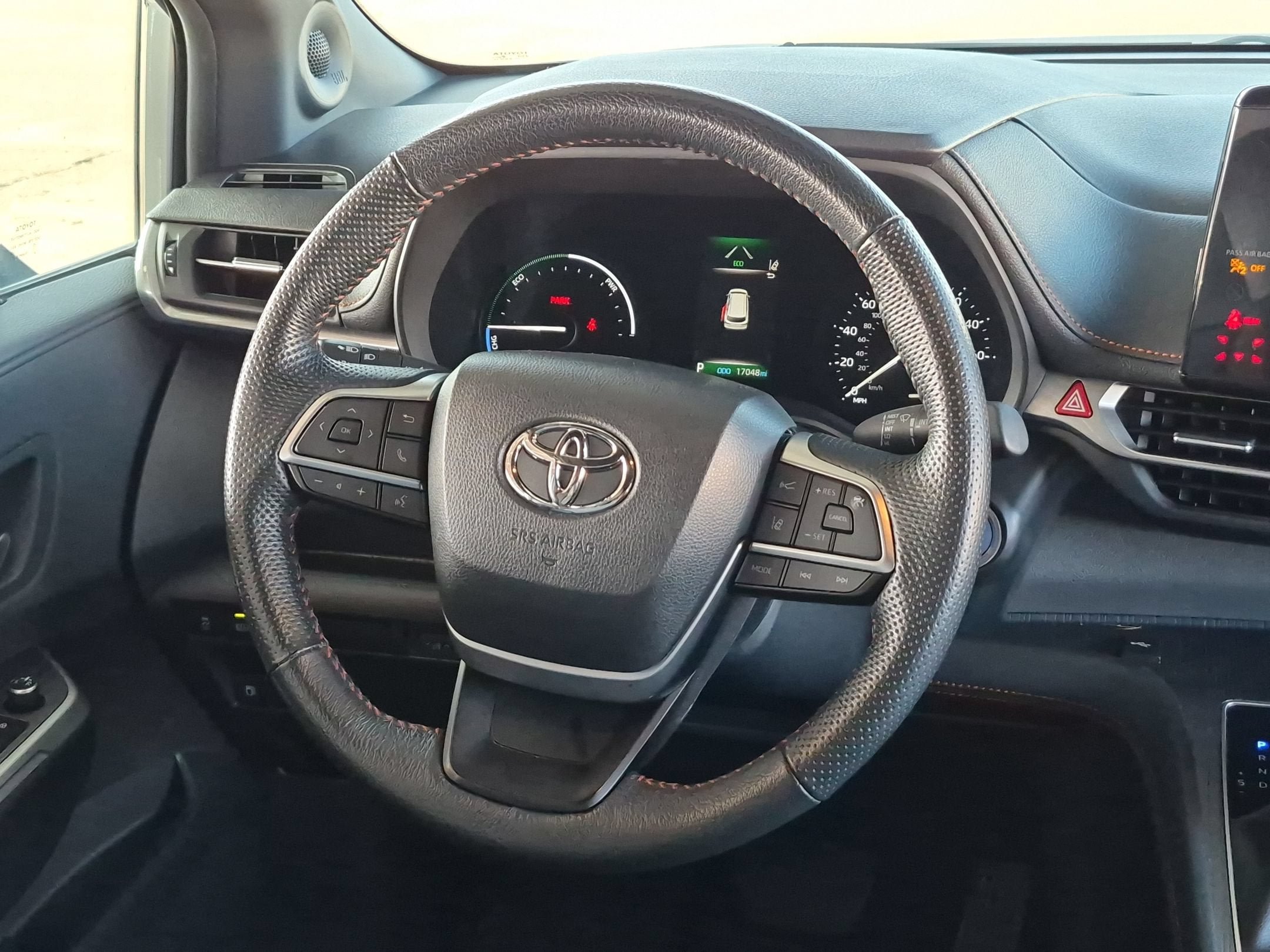 Certified 2024 Toyota Sienna XSE w/ XSE Plus Package FWD image 11