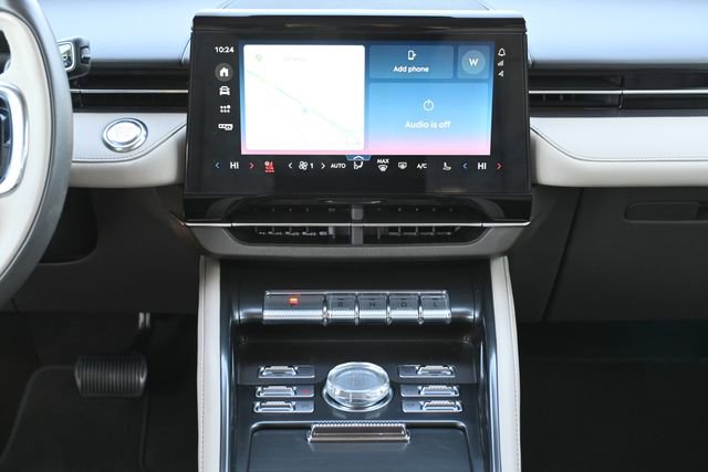 Used 2025 Lincoln Nautilus Premier image 17