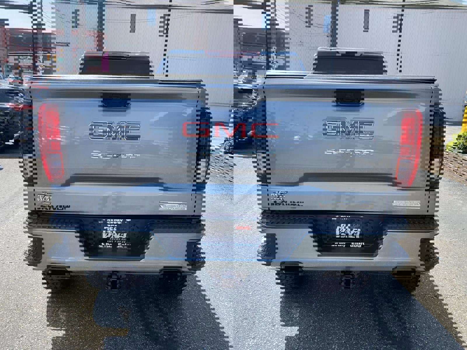 Used 2023 GMC Sierra 1500 Elevation AWD/4WD image 9