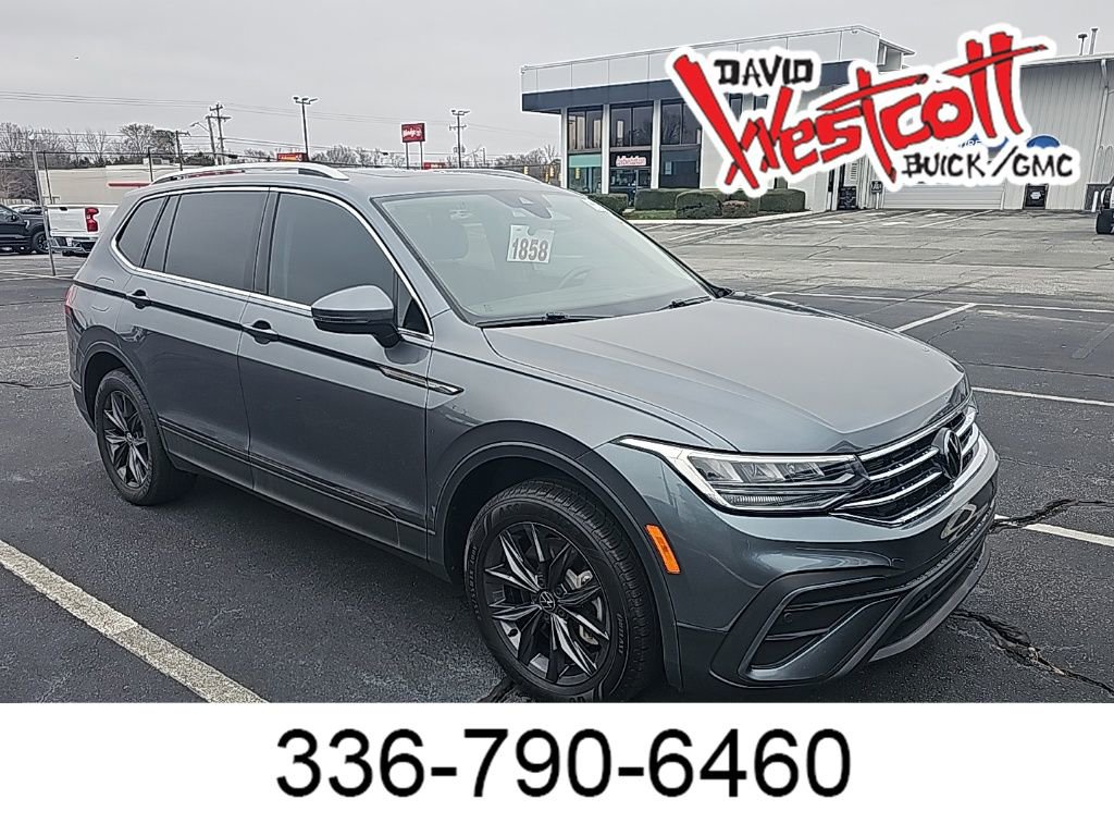 Used 2022 Volkswagen Tiguan SE w/ Panoramic Sunroof Package image 1