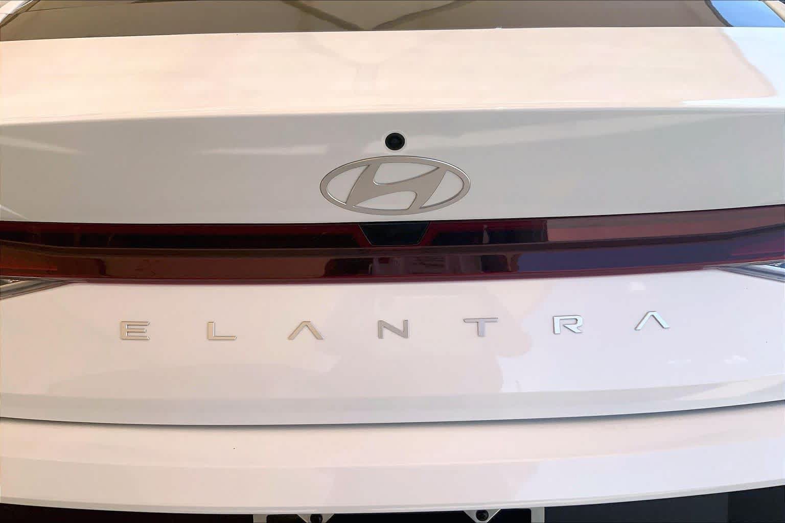 New 2026 Hyundai Elantra SE FWD image 15