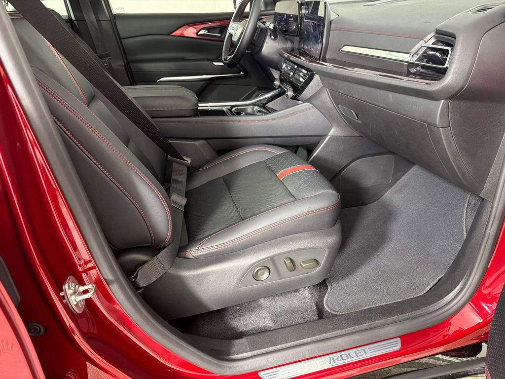 Used 2024 Chevrolet Traverse RS AWD/4WD image 15