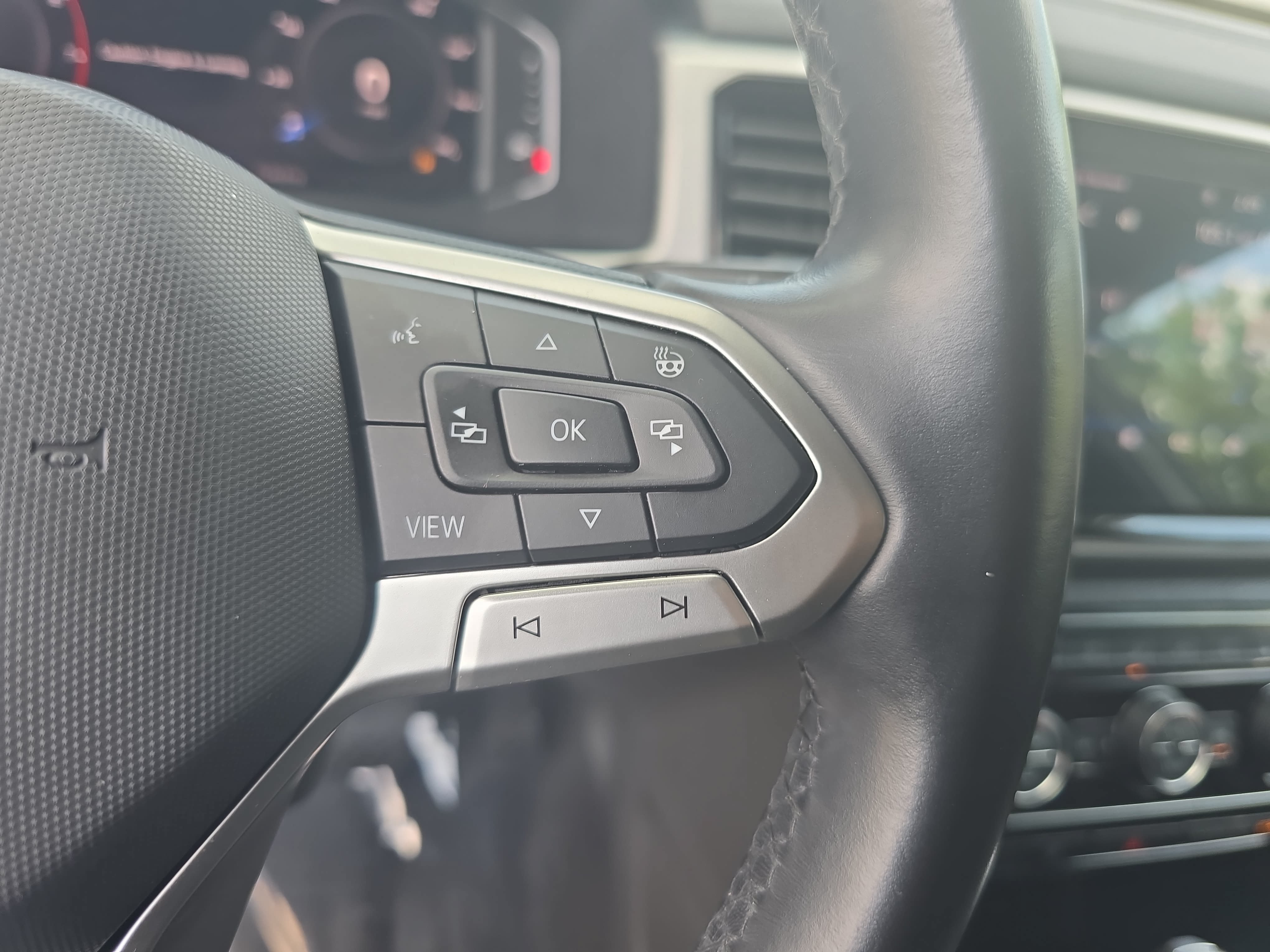 Used 2020 Volkswagen Atlas Cross Sport SEL Premium AWD/4WD image 18