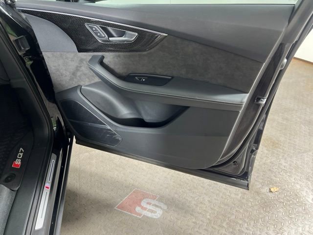 Used 2022 Audi SQ7 Premium Plus w/ SQ7 Executive Package AWD/4WD image 11