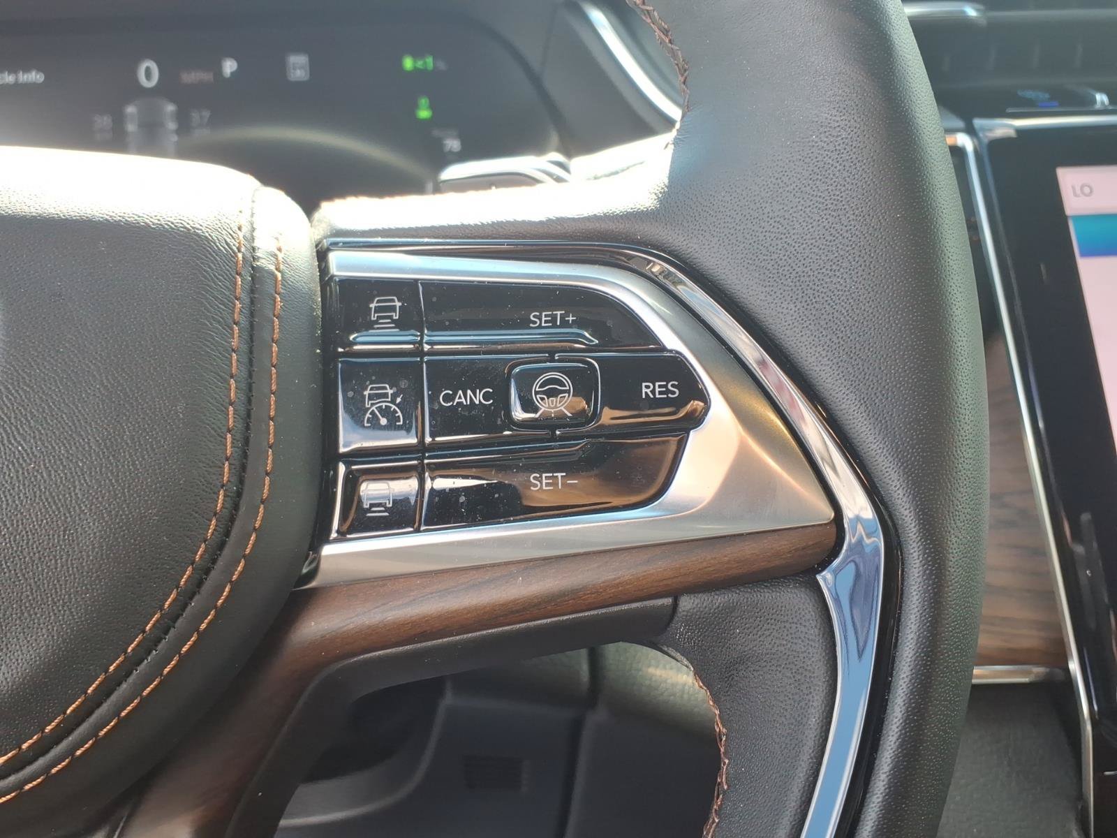 Used 2023 Jeep Grand Cherokee Summit w/ Luxury Tech Group V AWD/4WD image 24