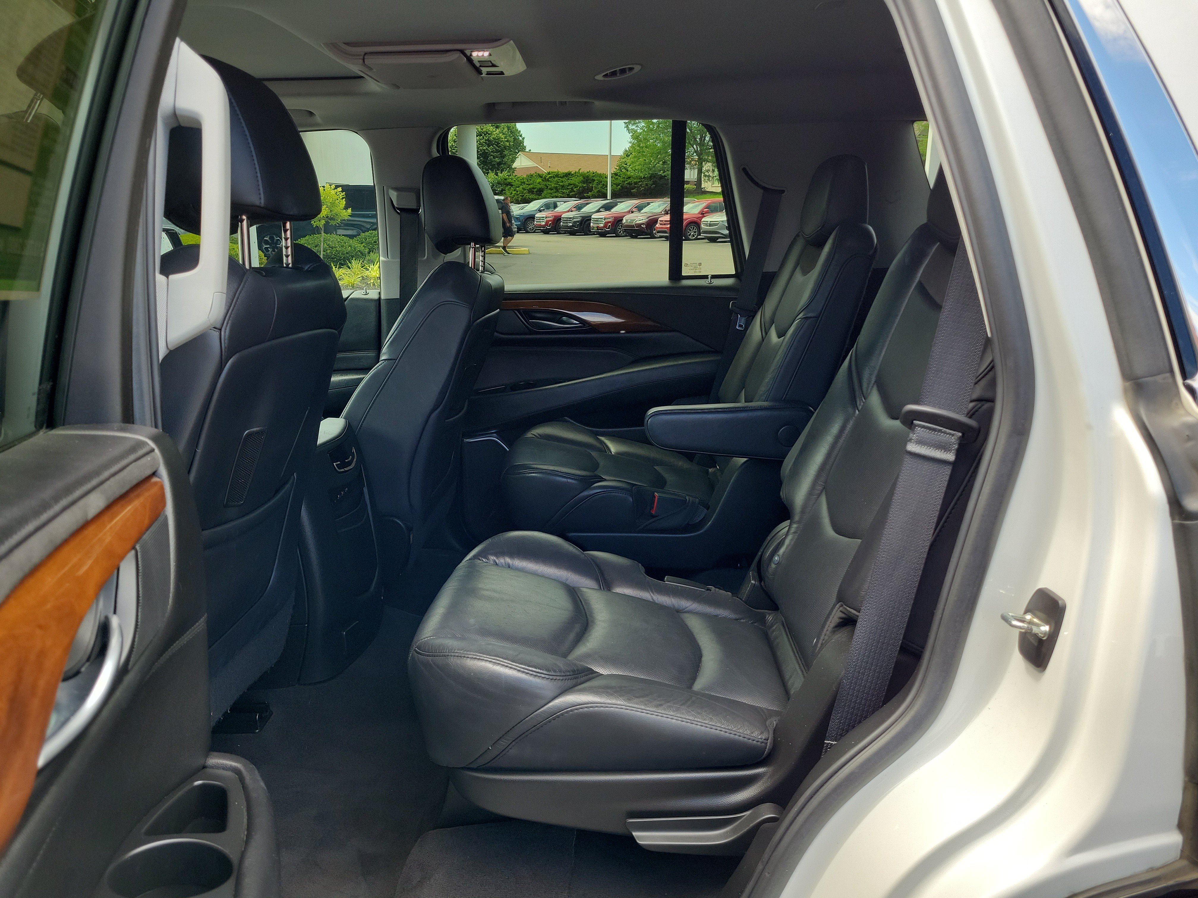 Used 2020 Cadillac Escalade Luxury AWD/4WD image 14