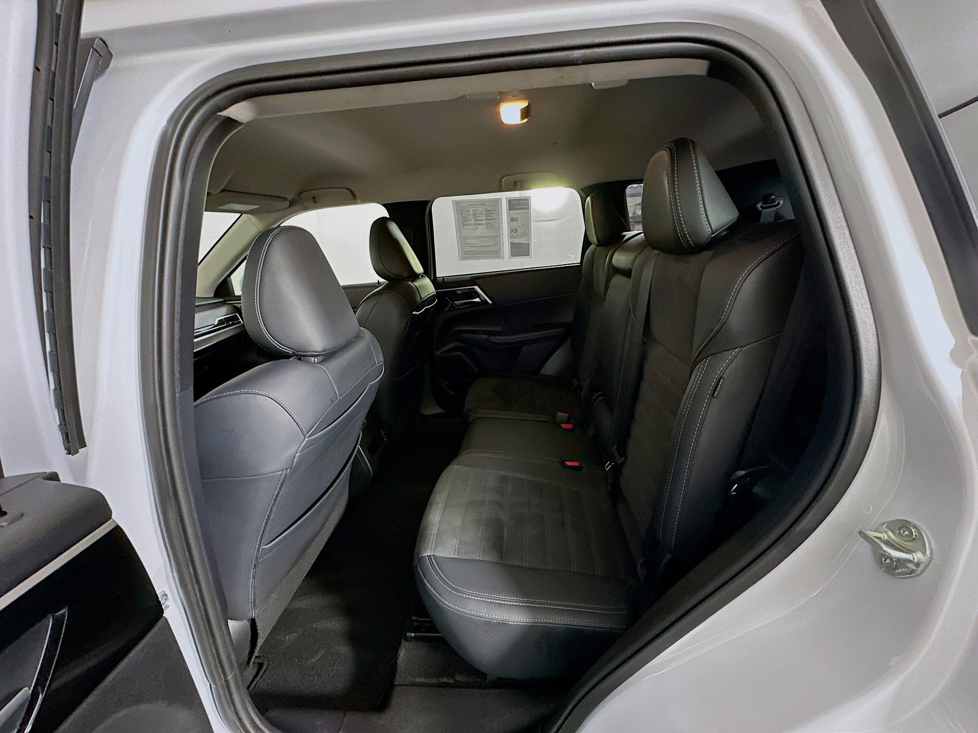 Used 2024 Mitsubishi Outlander SE image 26