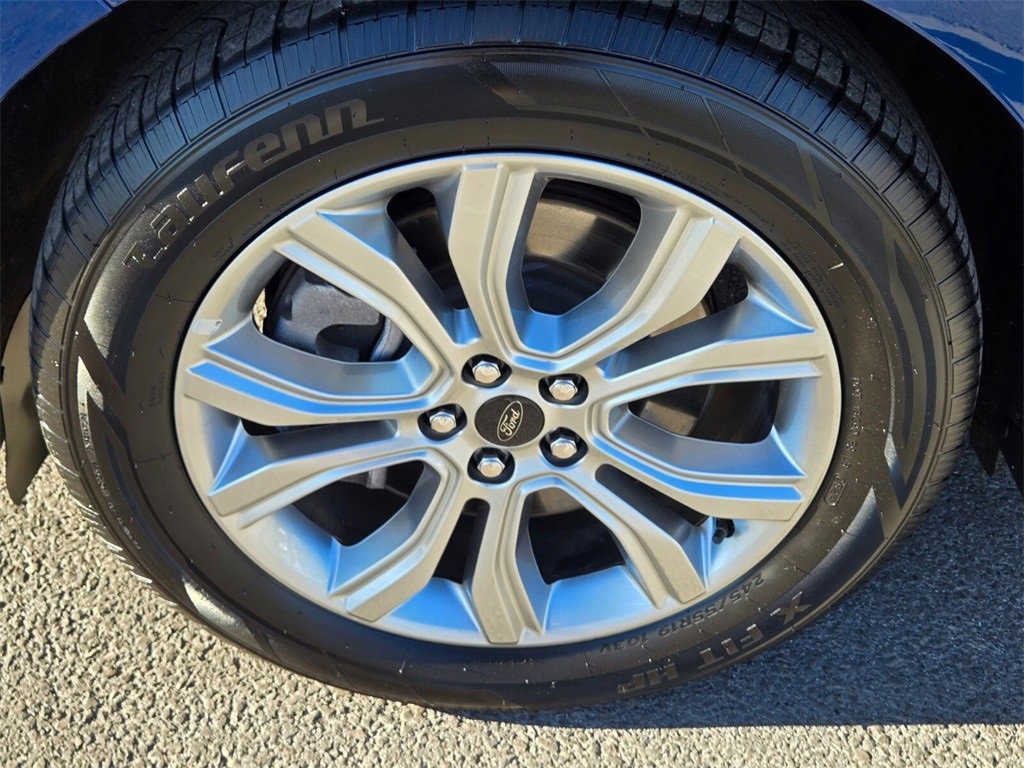 Used 2024 Ford Edge Titanium image 11