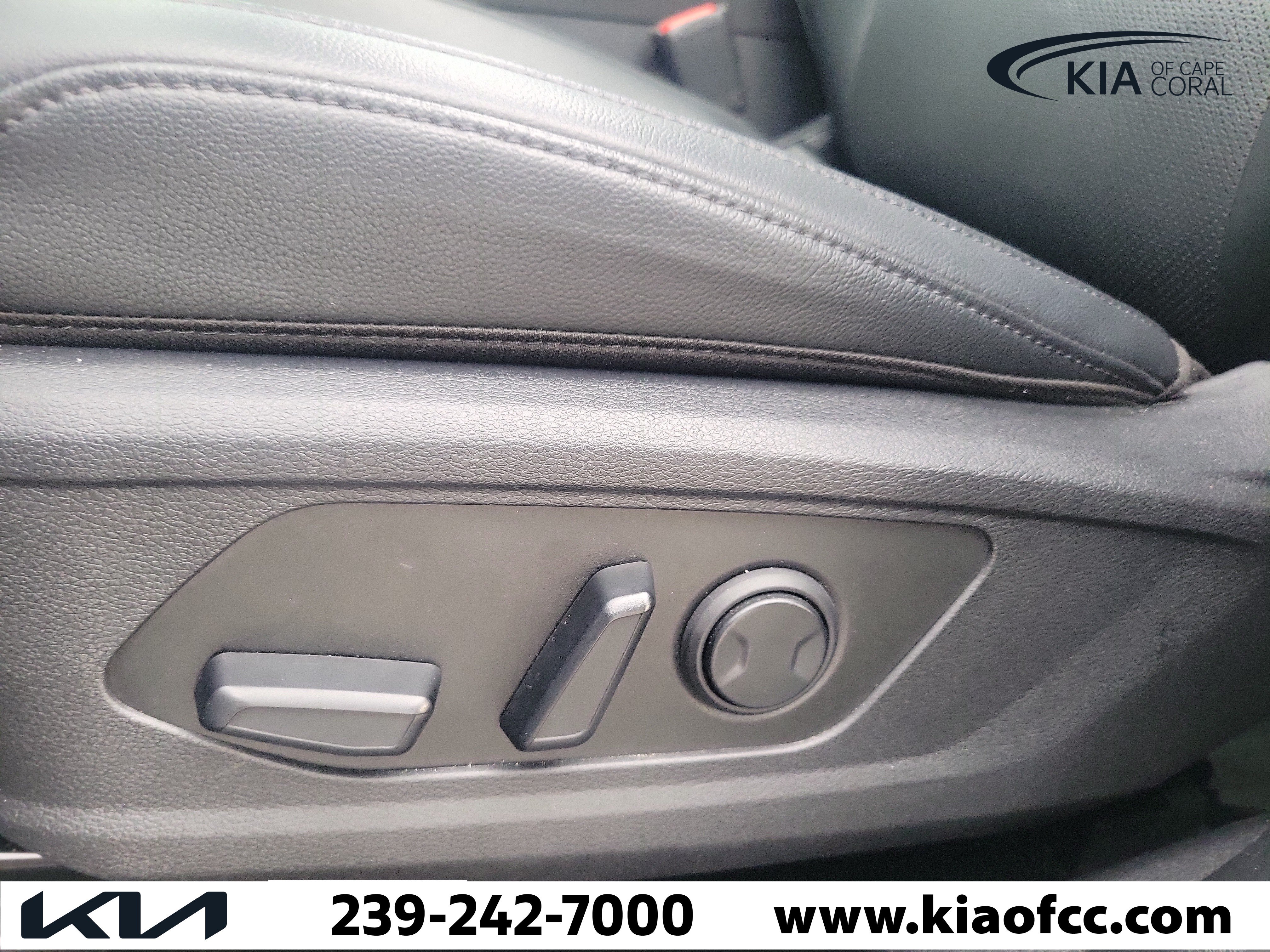 Certified 2025 Kia Sportage EX w/ Premium Package FWD image 26