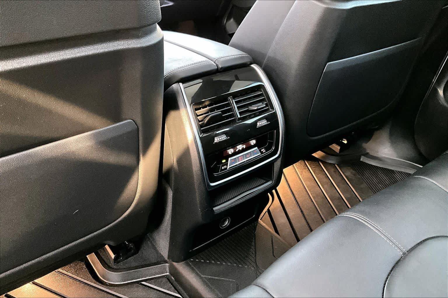 Used 2022 BMW X5 sDrive40i w/ M Sport Package RWD image 34