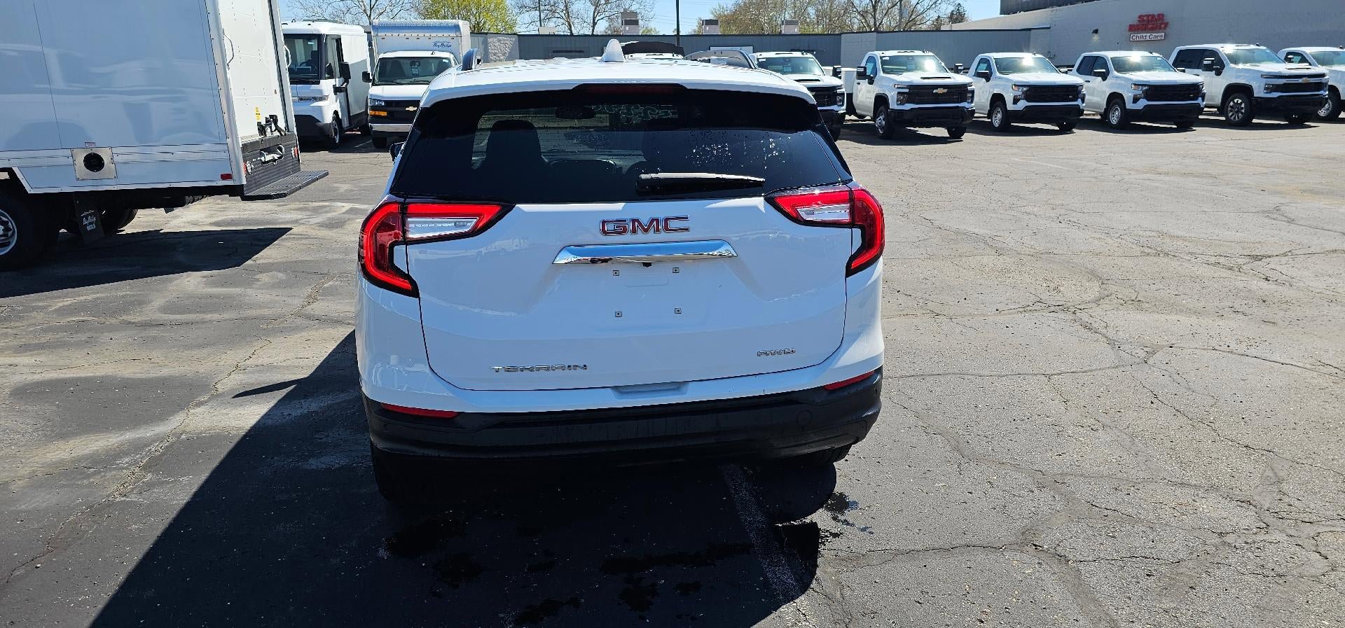 Certified 2023 GMC Terrain SLE w/ Driver Convenience Package AWD/4WD image 6