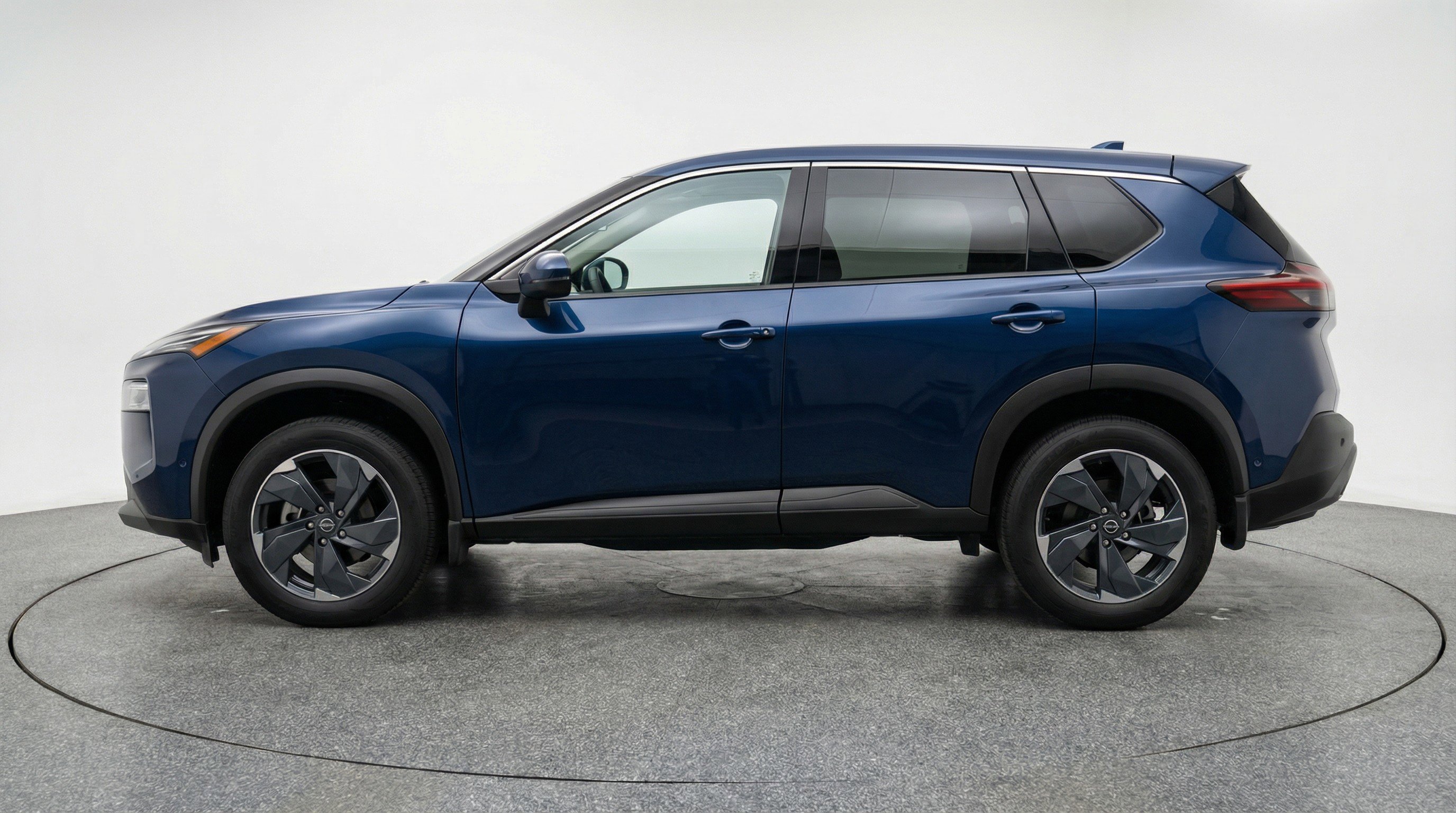 Used 2025 Nissan Rogue SV image 5
