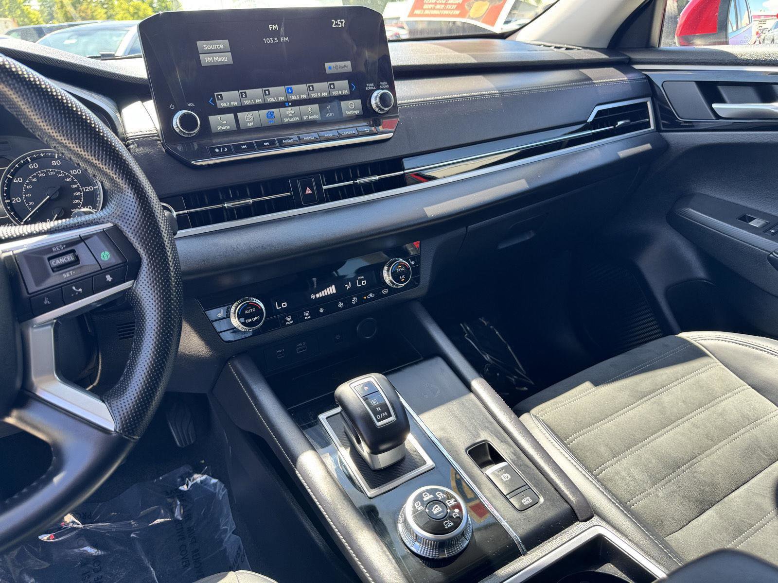 Used 2024 Mitsubishi Outlander SE image 25