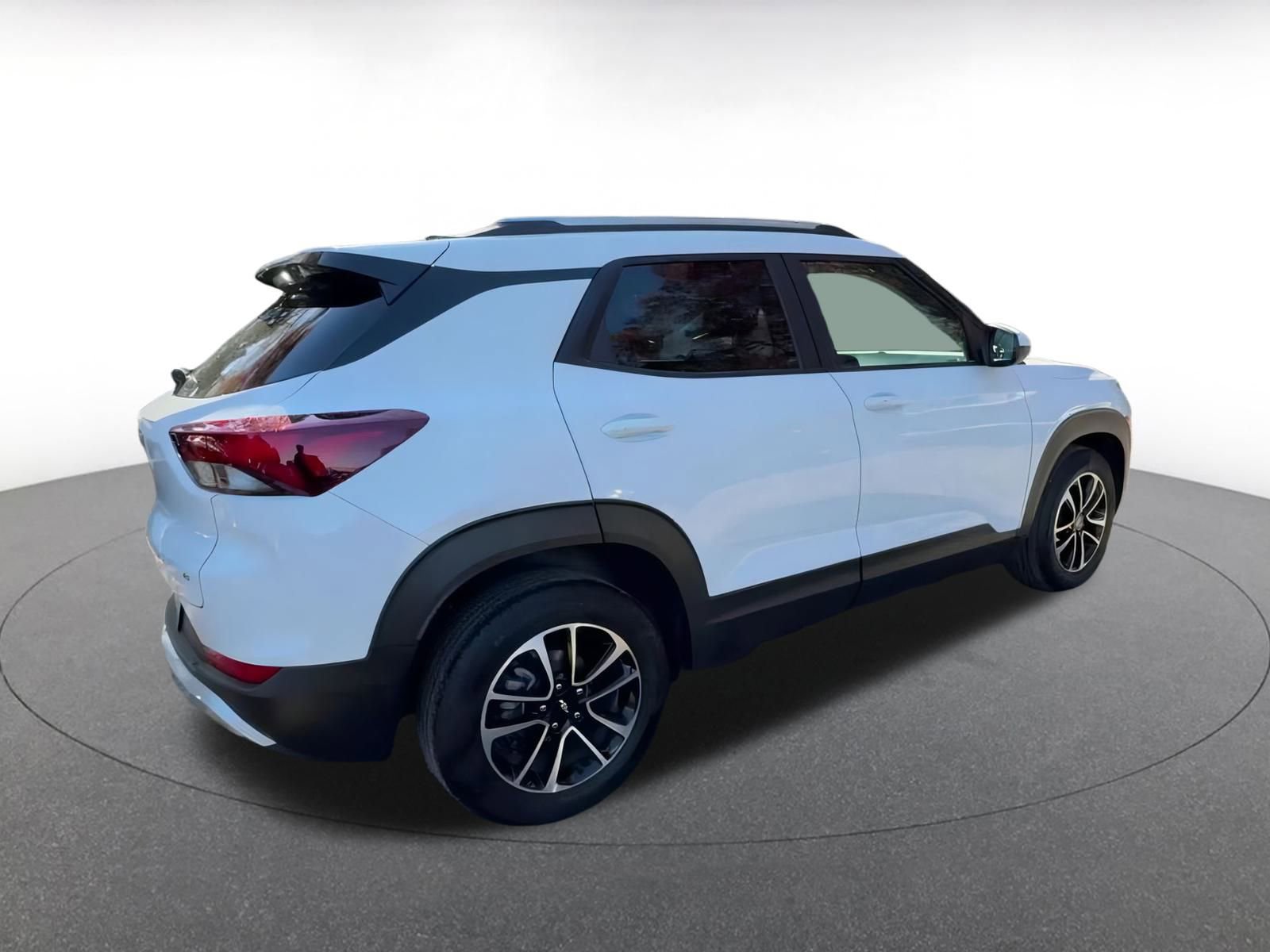 Used 2025 Chevrolet TrailBlazer LT image 3