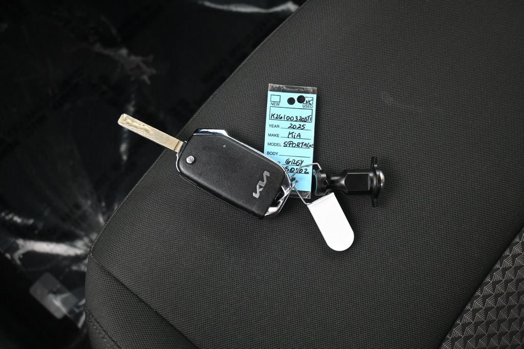 Used 2025 Kia Sportage LX FWD image 19