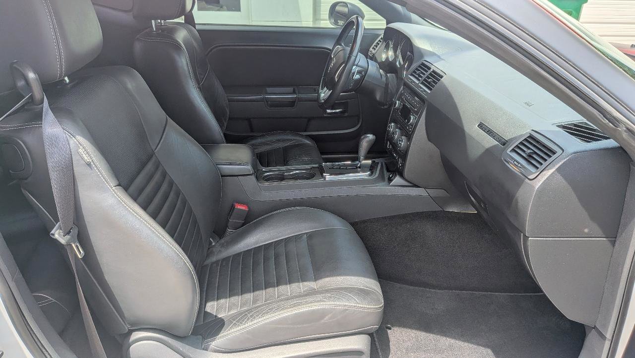 Used 2014 Dodge Challenger SXT RWD image 14