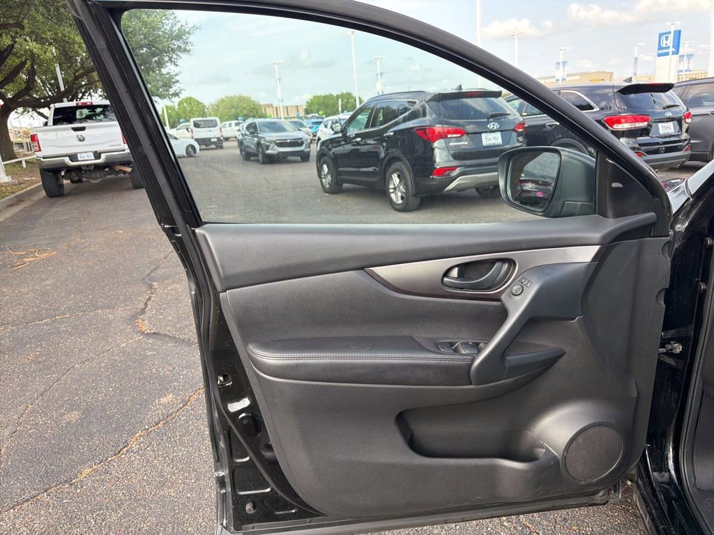 Used 2020 Nissan Rogue Sport S w/ Appearance Package image 7