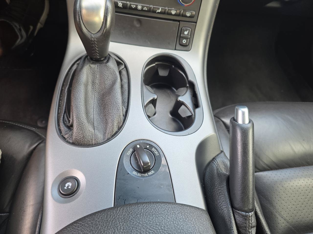 Used 2006 Chevrolet Corvette Coupe w/ Preferred Equipment Group RWD image 24