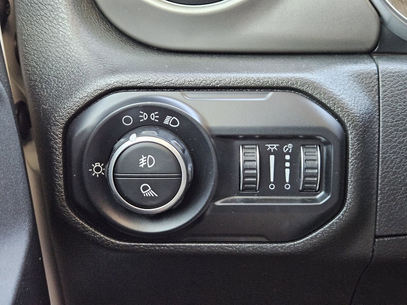 Used 2020 Jeep Gladiator Sport image 24