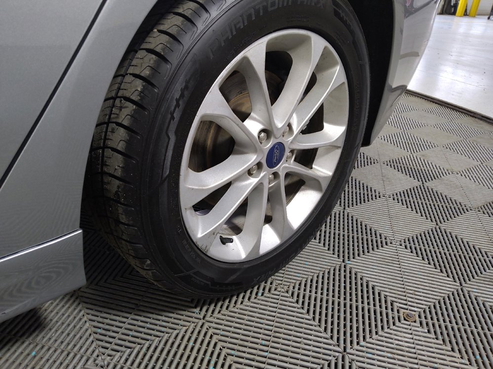 Used 2020 Ford Fusion SE FWD image 31