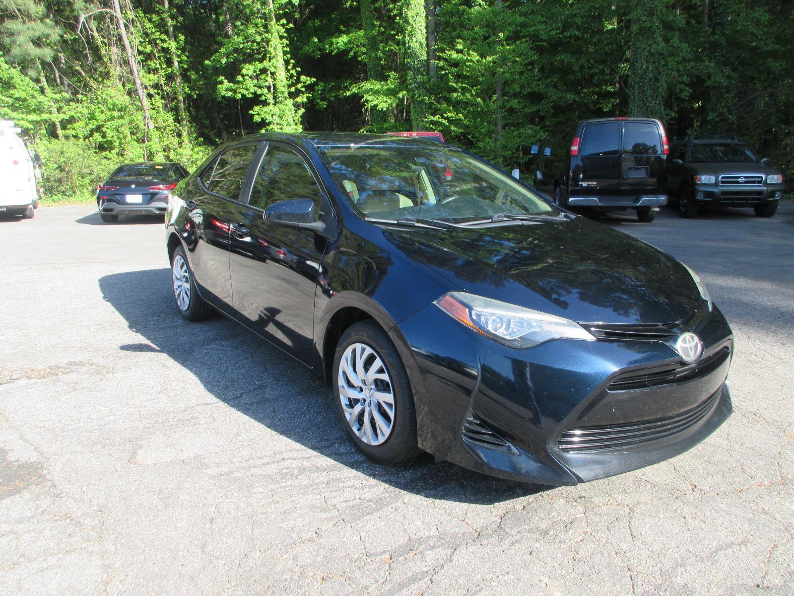 Used 2018 Toyota Corolla LE image 3