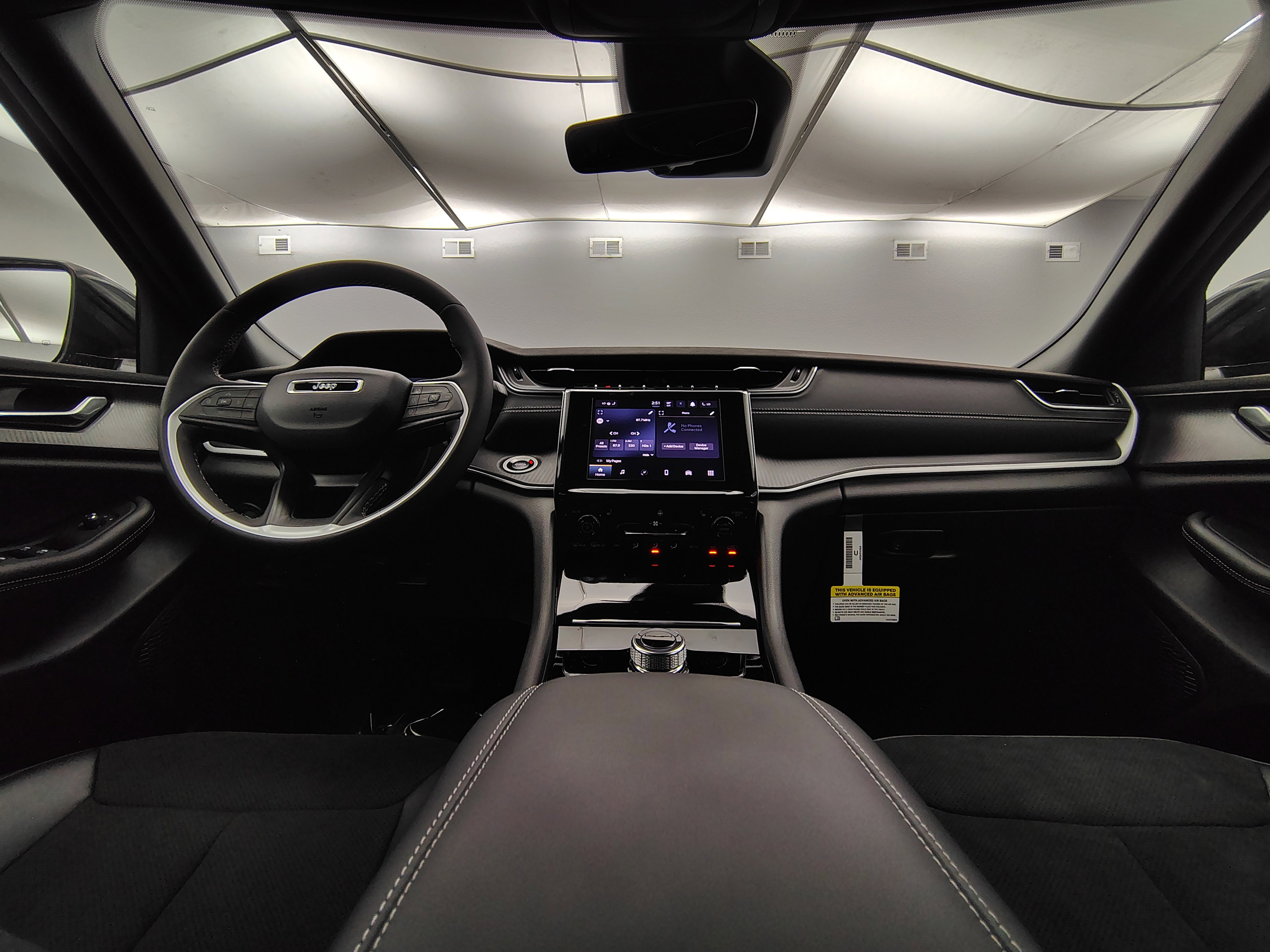 New 2025 Jeep Grand Cherokee Altitude image 27