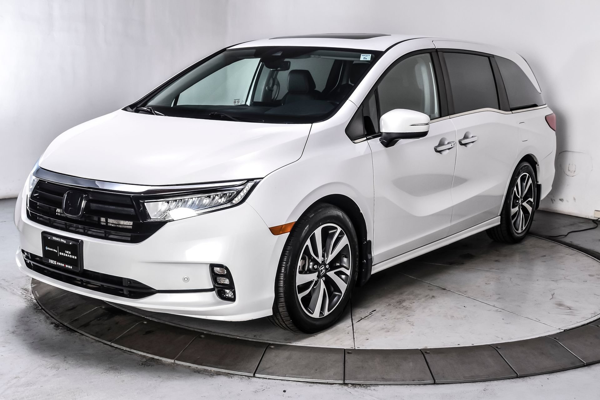 Used 2024 Honda Odyssey Touring image 3