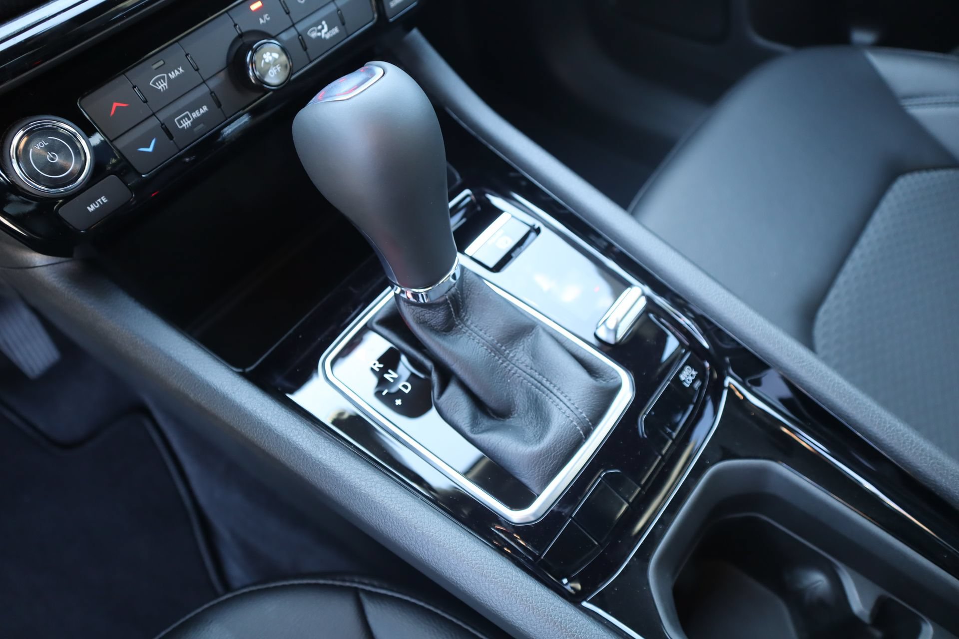 New 2026 Jeep Compass Latitude AWD/4WD image 7
