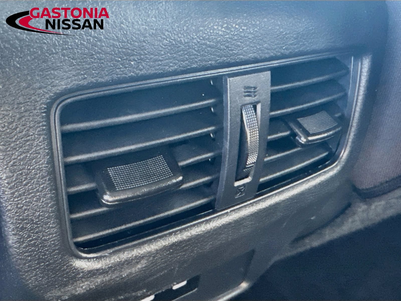 Used 2024 Nissan Rogue SV AWD/4WD image 33