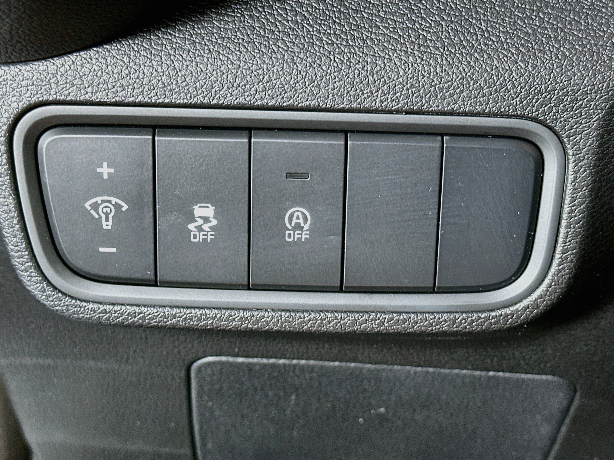 Used 2025 Kia Soul LX w/ LX Technology Package FWD image 17
