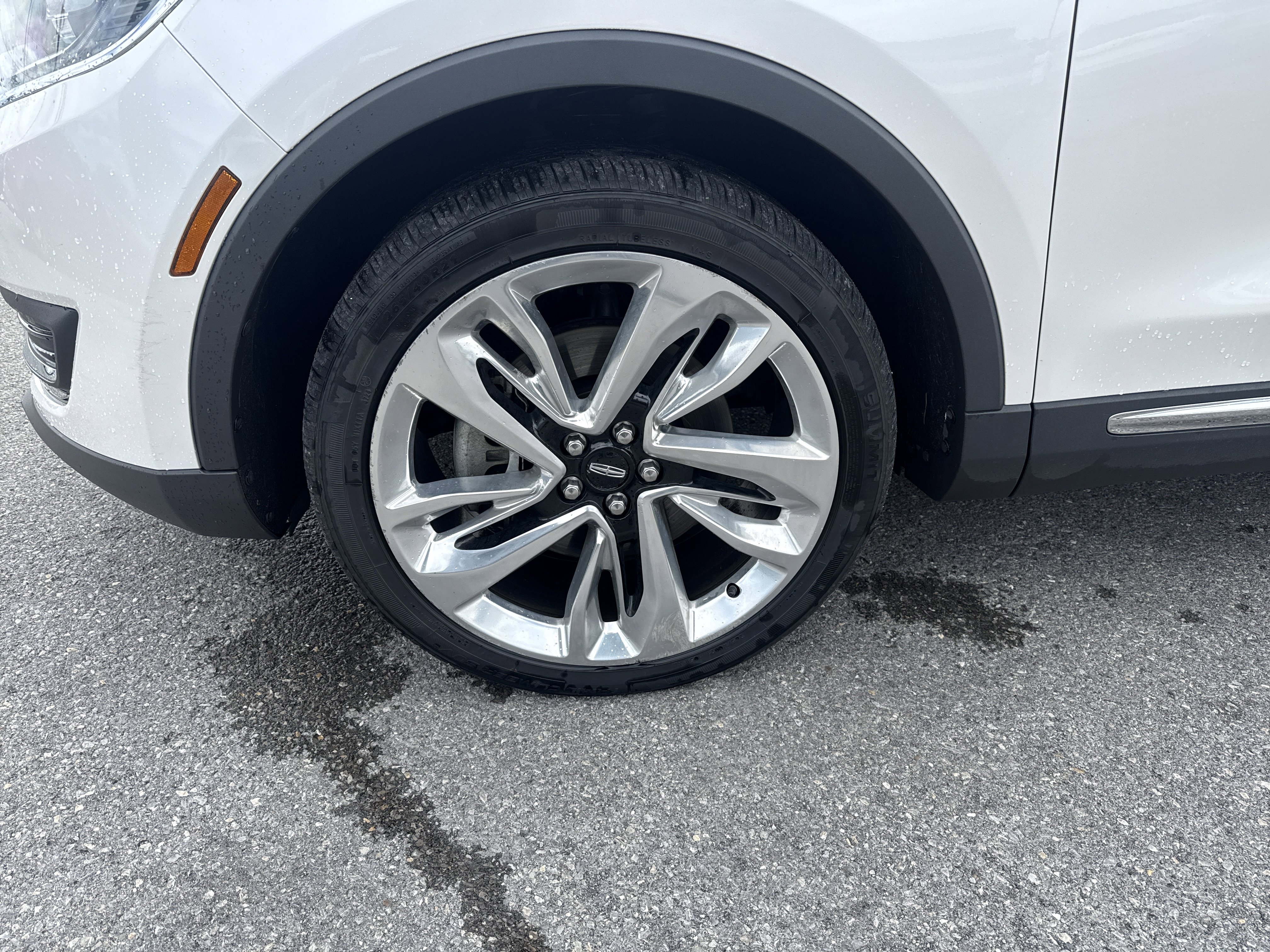 Used 2016 Lincoln MKX Reserve w/ Climate Package AWD/4WD image 11