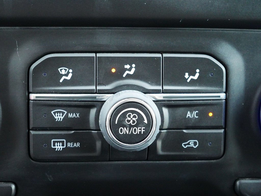 Used 2022 Chevrolet Silverado 3500 LTZ AWD/4WD image 45