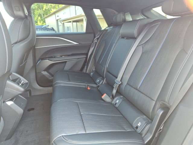 New 2026 Cadillac Lyriq Luxury w/ LPO, Floor Liner Package image 6