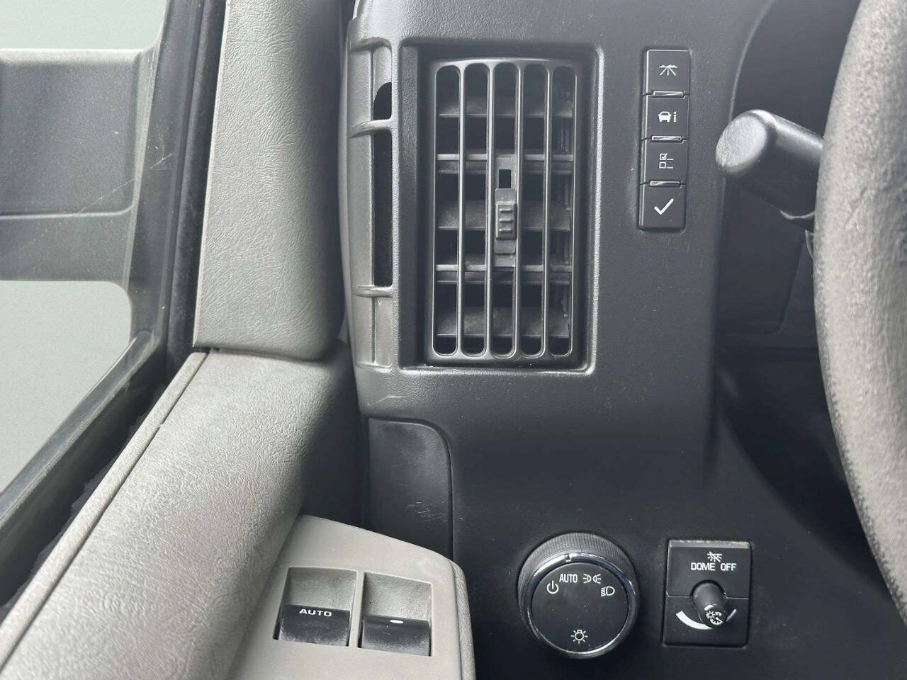 Used 2014 Chevrolet Express 2500 RWD image 21