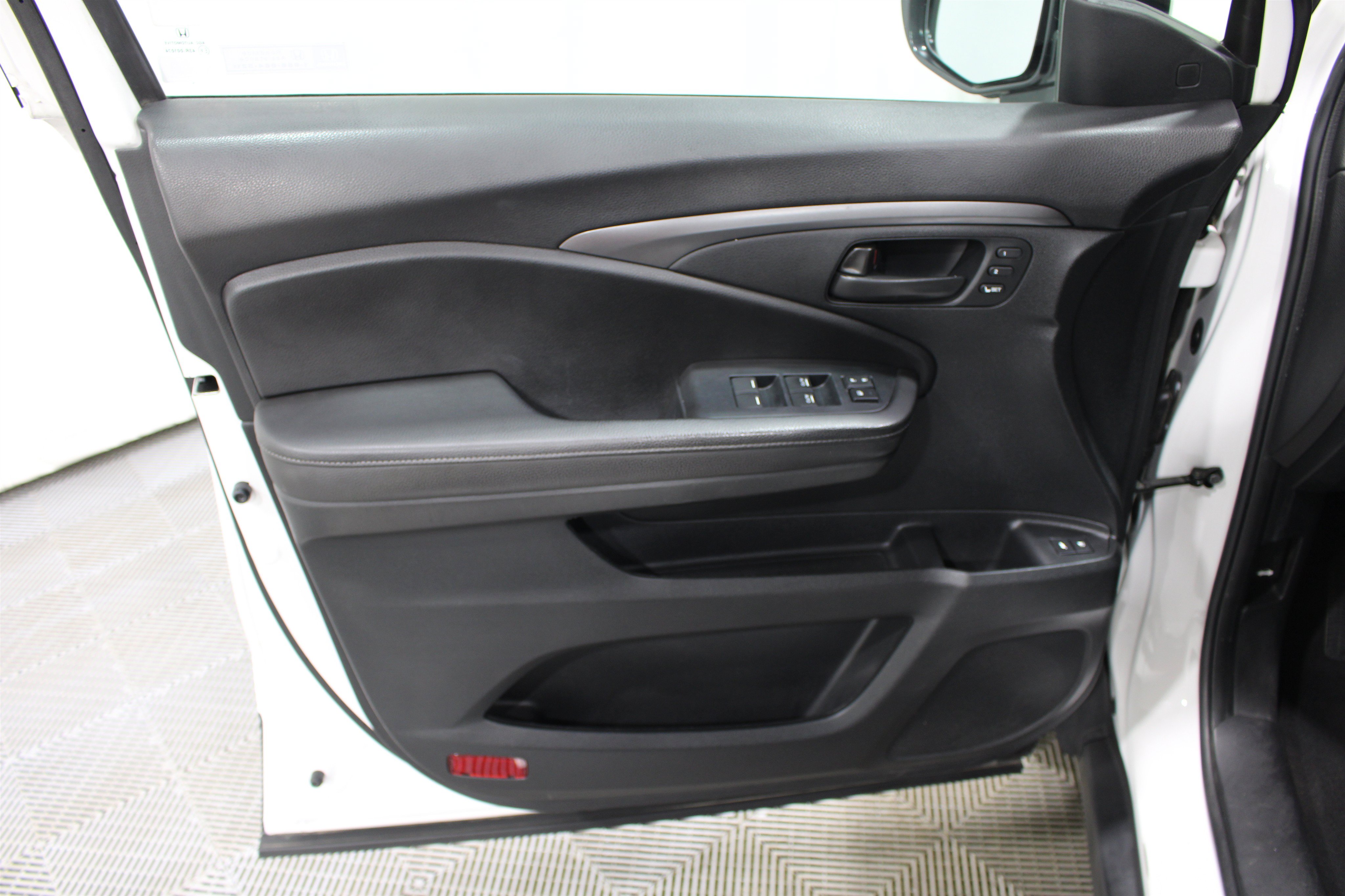 Used 2023 Honda Passport EX-L image 6