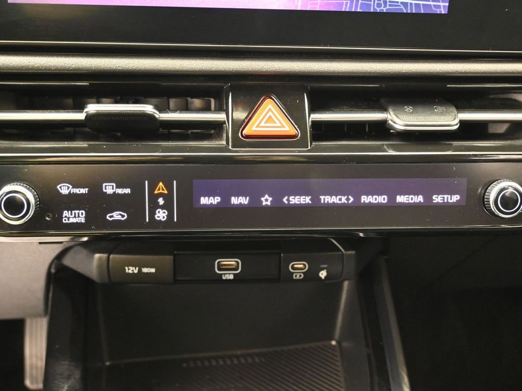 Used 2023 Kia Niro EX image 27