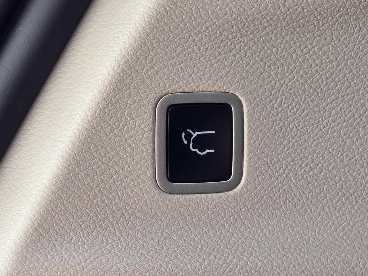 Used 2023 Chrysler Voyager LX FWD image 40
