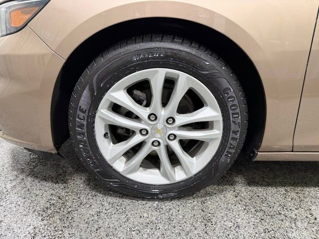 Used 2018 Chevrolet Malibu LT FWD image 25