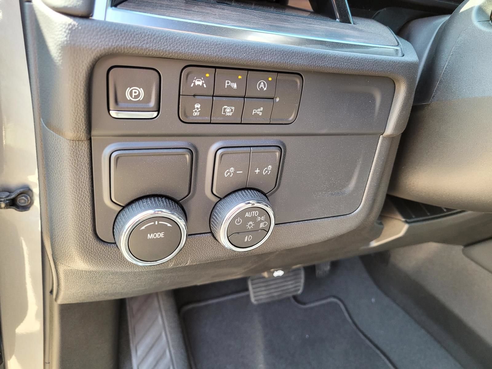 New 2026 Chevrolet Suburban LT w/ Comfort Package RWD image 19