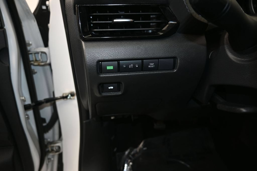 Used 2024 Nissan Sentra SV FWD image 12