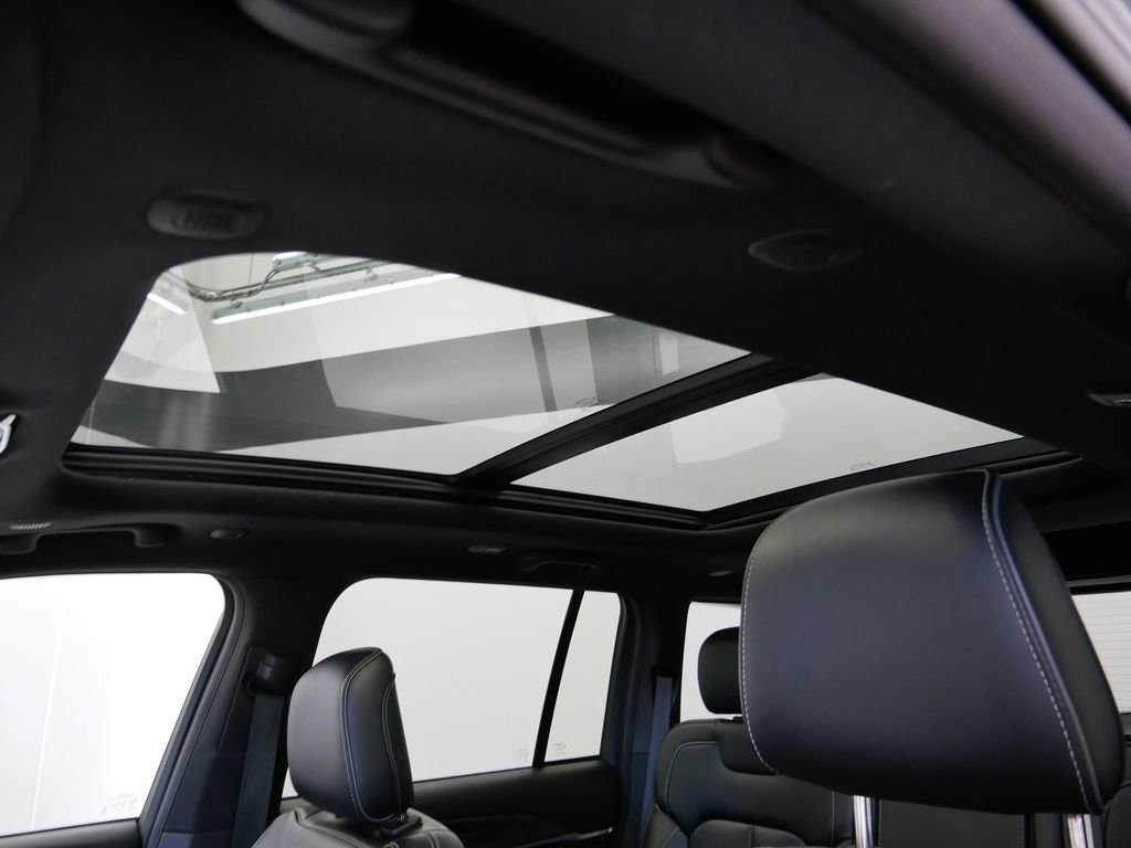 Used 2022 Jeep Grand Cherokee Overland image 4