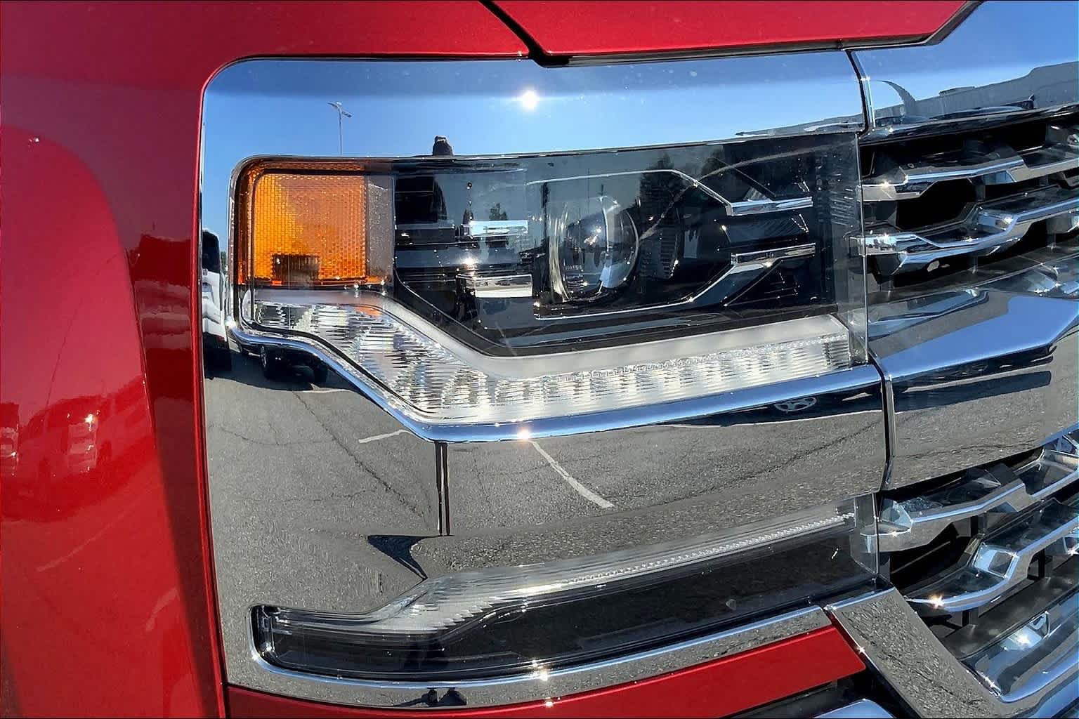 Used 2018 Chevrolet Silverado 1500 LTZ w/ Sport Package AWD/4WD image 26