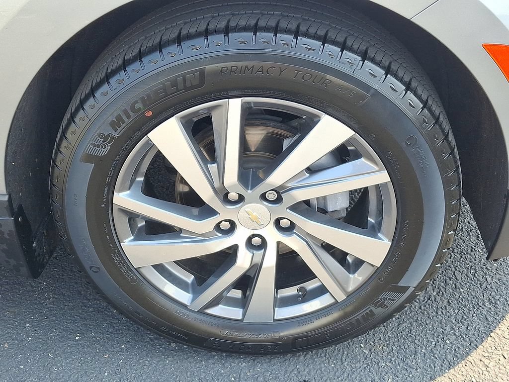 Certified 2024 Chevrolet Equinox LT w/ LPO, Floor Liner Package FWD image 8